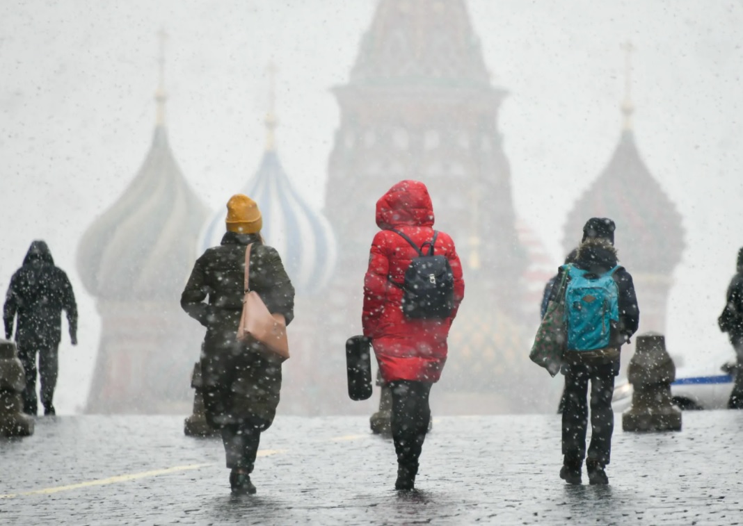 Москва. Снег с дождём